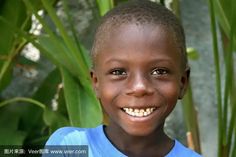 微笑的非洲男孩