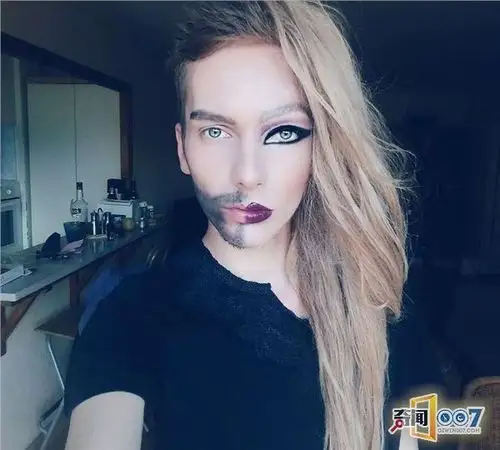 小伙化妆成女人逛街,结果屡遭男人搭讪...-北京时间