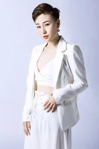 体重:48kg  职业:歌手 曲风:通俗  歌曲代表作: (送情郎)爆红抖音小