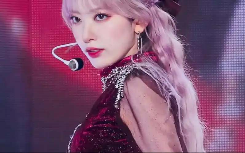 活动  爱豆就是要染粉发!【izone|宫脇咲良|粉发无滤镜剪辑】