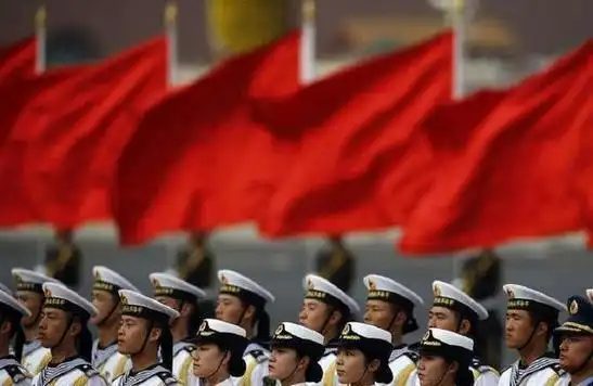 中国女兵加入礼兵仪仗队,176的身高配高跟皮鞋,颜值全球第一