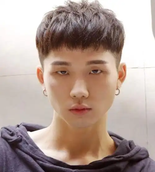 男生大宽脸适合什么发型?女生适合什么发型?-图1