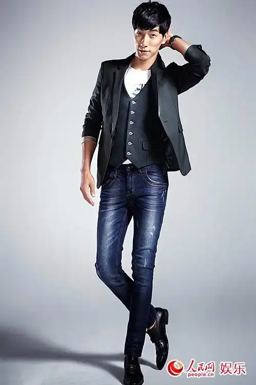 张亮现身《非诚勿扰》霸气走秀惊艳全场(图)