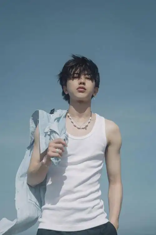 蔡徐坤海边写真突然放送此刻是一种被海量美图砸蒙了的不真实感