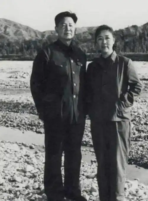 艺术家田华与初恋丈夫爱一生儿子去世当天她为何还去当评委