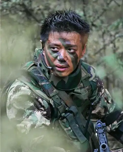 荧屏上塑造军人的5位演员徐佳被称为硬汉而他却被特招入伍
