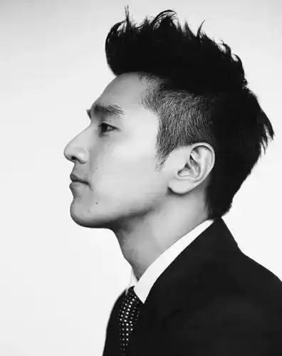 男生发际线高头发稀少剪这些发型就对了