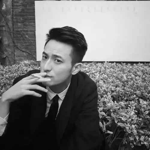 男人黑白头像男人味