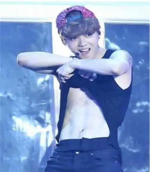 四大顶流男星花式炫腹肌,鹿晗六块,张艺兴八块,你最馋谁?