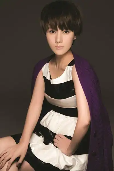 /p> p data-id="go14dkxunr">2009年,杨祖青出演个人荧幕处女作《 a