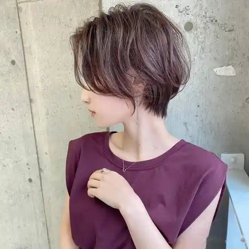 今年流行"四好"层次短发,立体蓬松很精致,适合大多数女性