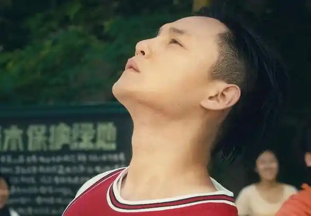 我想第二印象就是这位《夏洛特烦恼》中尹正饰演的袁华同学了吧