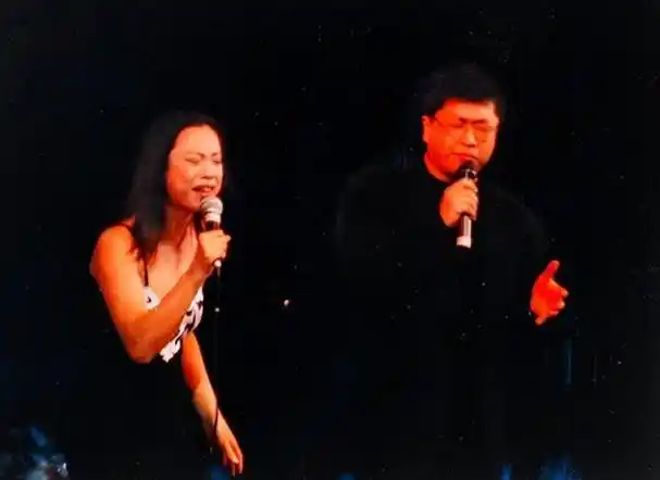 回顾黄绮珊:45岁从大妈变少女,被三段婚姻拖垮半生没孩子是遗憾