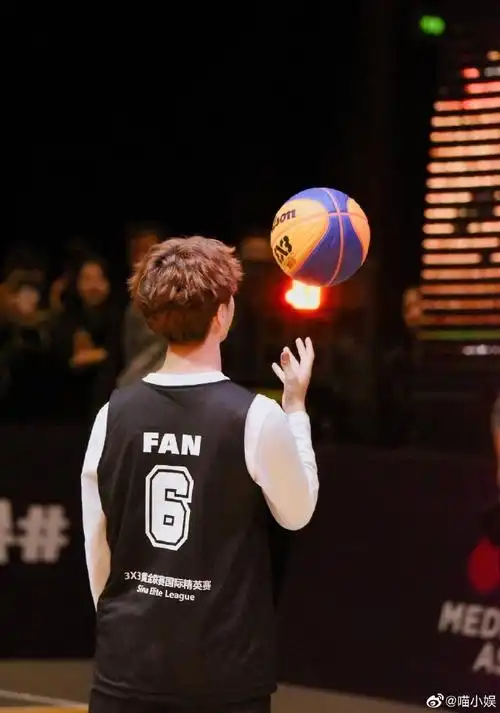 感受一波范丞丞超绝背影杀!