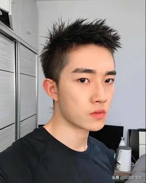 帅气男生短发发型大全(3款越剪越帅气的男生短发参考)