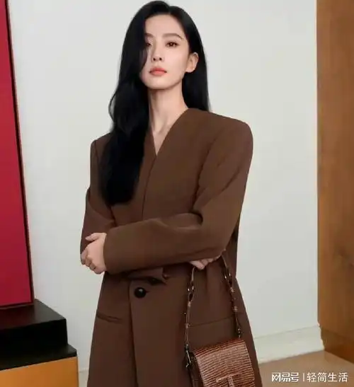刘诗诗的清冷气质美人风穿搭简直美爆啦!