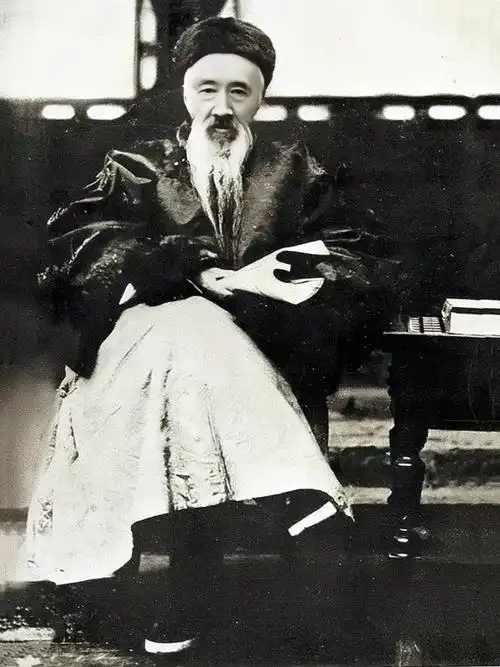 清朝历史名人的真实照片与影视剧差别很大图8是乾隆真实相貌