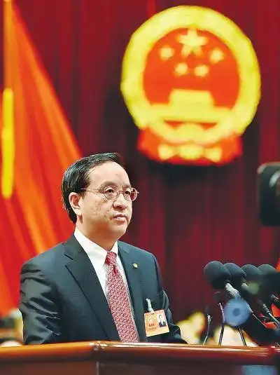 会上,省长蒋超良作政府工作报告.记者 焦淑满 摄大会主席台.