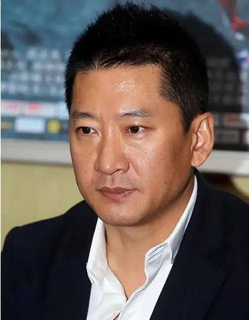 53岁的周杰,单身未婚有钱,他有6年的时间,没有在荧幕上出现了