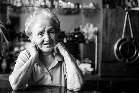 那位老太太图片