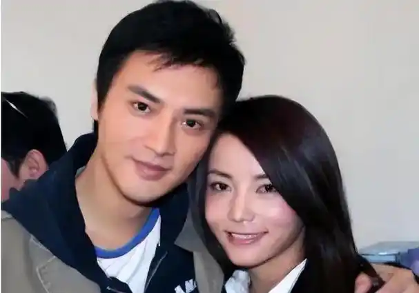 黄晓明是她初恋,浪荡子为她改邪,33岁穿婚纱下葬,母亲让人泪目