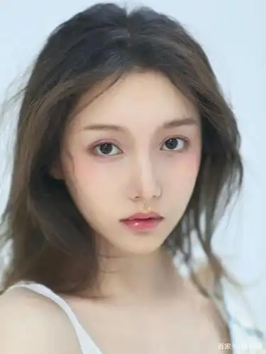 大致上来说, 人中沟的形状可以分为两种 "水滴形"和"直线形" 虽然看