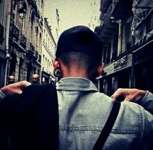 衬衫 背影 耳钉 男头