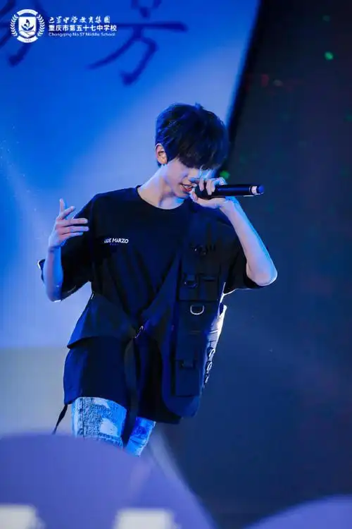 左航heyleft首秀舞台饭拍##左航heyleft首舞台