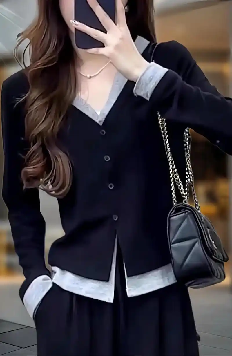 春款上新 黑色假两件v领长袖t恤女春秋新款大码胖mm打底衫