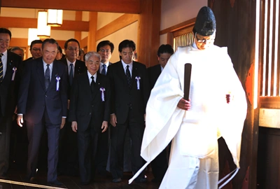 日本百余名议员参拜靖国神社