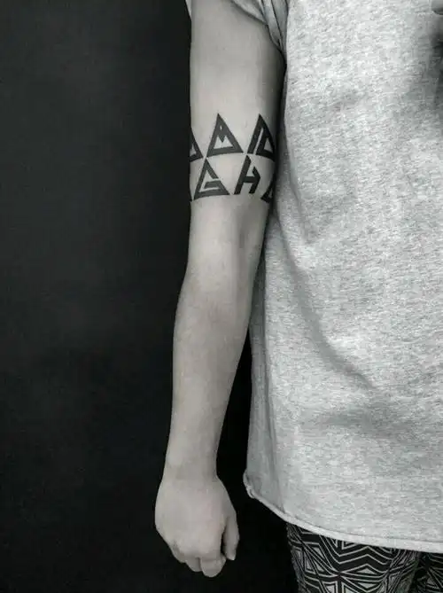 字母臂环_纹身图案手稿图片_firsttattoo的纹身作品集