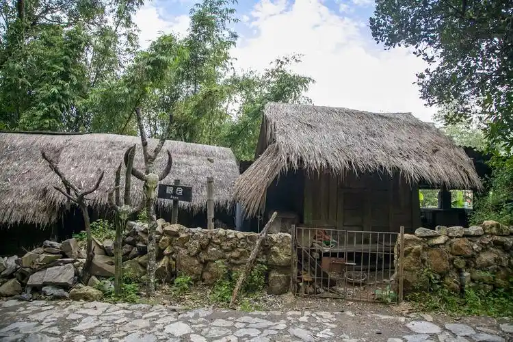 被大火烧毁的400年古寨,中国最后一个原始部落,翁丁有多美?