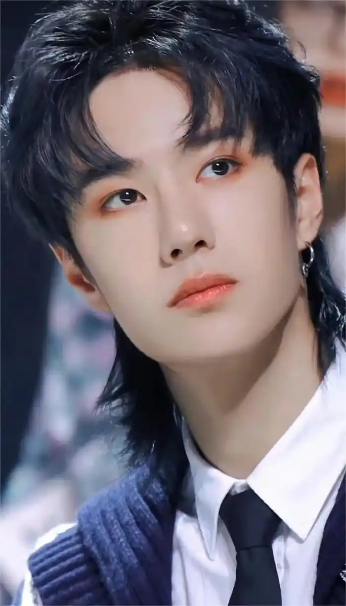 镇江苏王整形——王一博下颌线的线条感