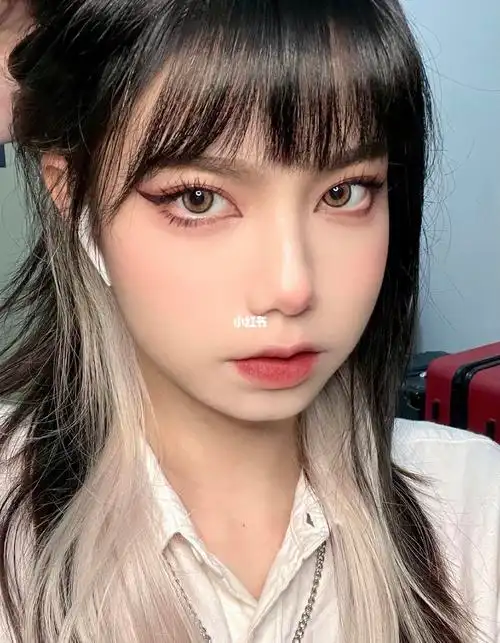 发色推荐|白金挑染_发色_挑染_麻花辫_夏天去哪玩_女团_显白_发色分享