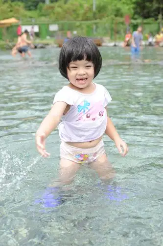 就算气温38度也不怕,就算只有小腿在水下,也比冷气舒服  杀啊!