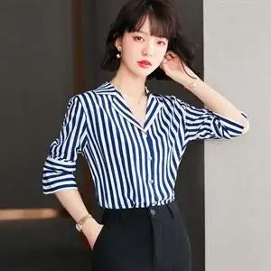 竖条纹衬衫女蓝色搭配