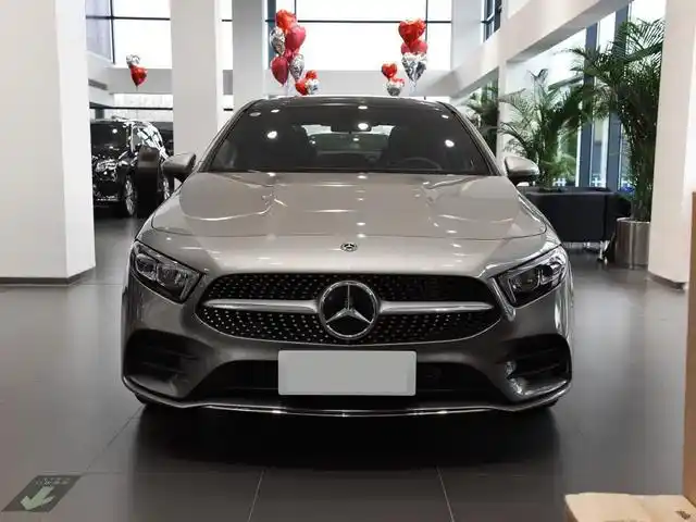 奔驰最便宜轿车上市轴距近28米卖21万起奥迪a3再降两万