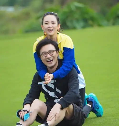 汪峰高调官宣后,那英被推上热搜,意外扯出陈年旧事,网友:刺激