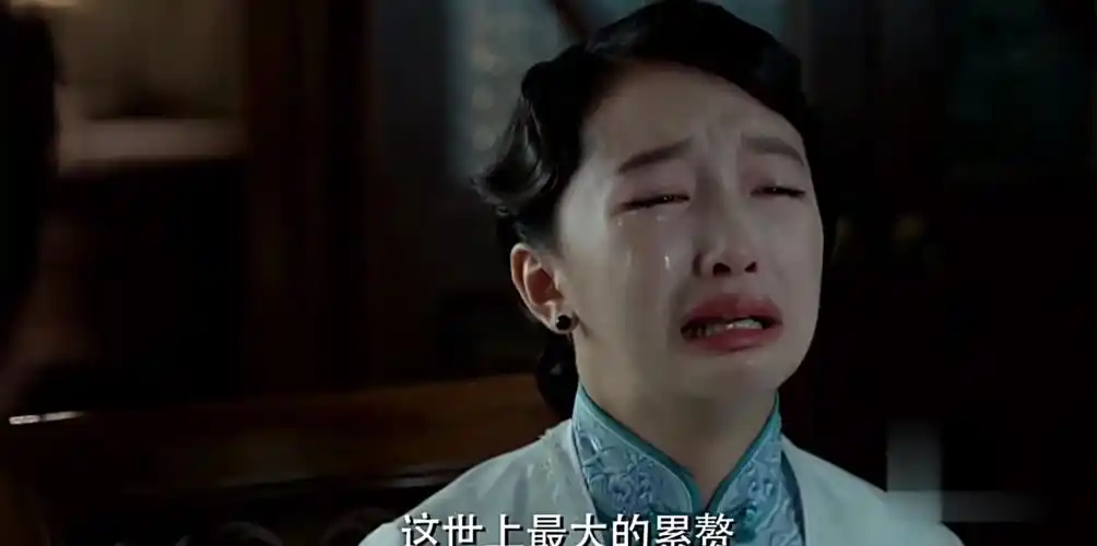 周冬雨演菜鸟特工 哭戏面容扭曲辣眼睛