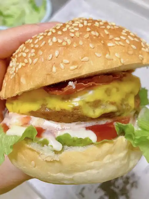 专食人间堡贝安格斯牛肉爆浆芝士汉堡