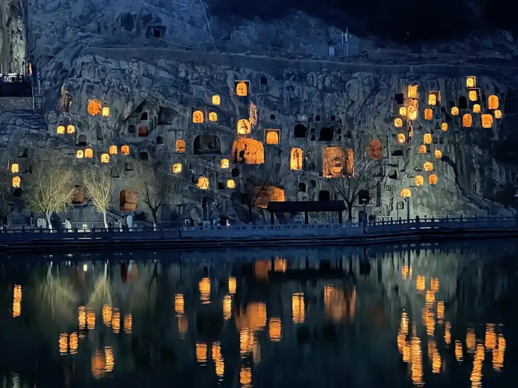 洛阳打卡|龙门石窟夜景来啦!