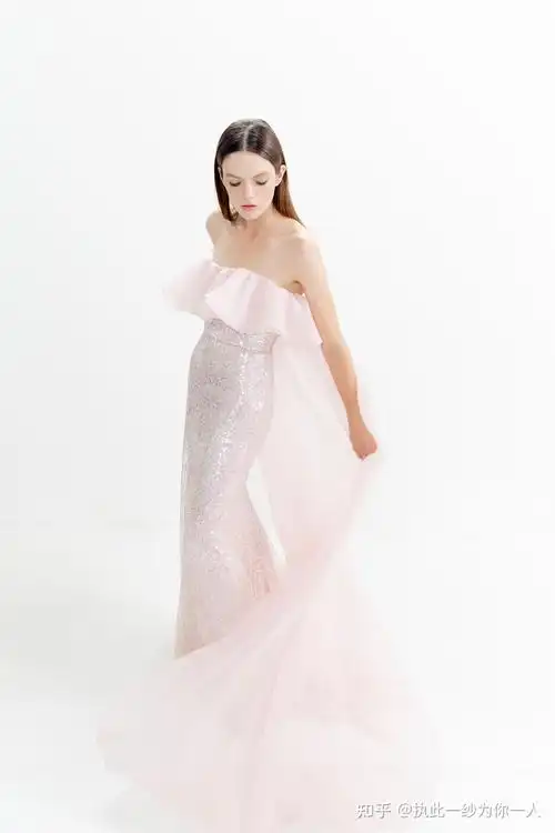 适合表演乐器的好看的礼服