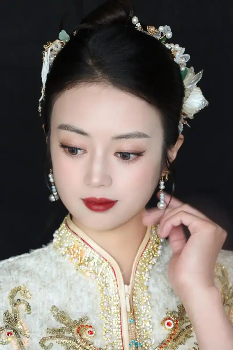 慕白出品,新中式新娘妆造#作品欣赏  - 抖音
