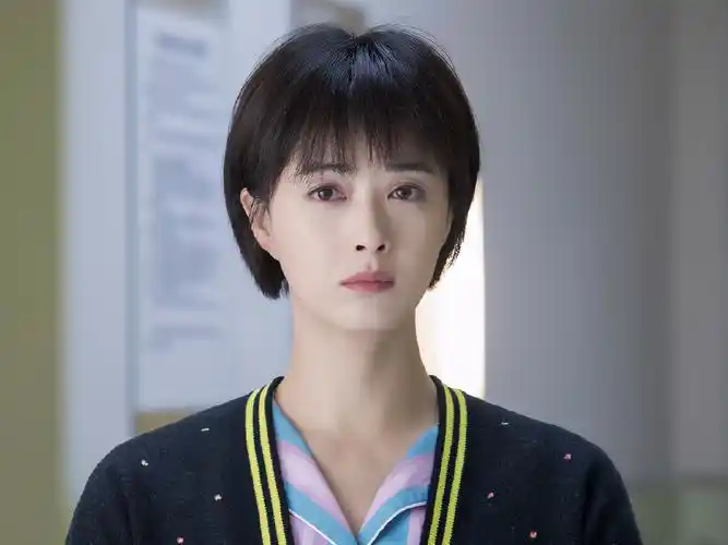 《向阳而生》正热播,蒋欣又一年度新剧将袭,全员演技派太满意