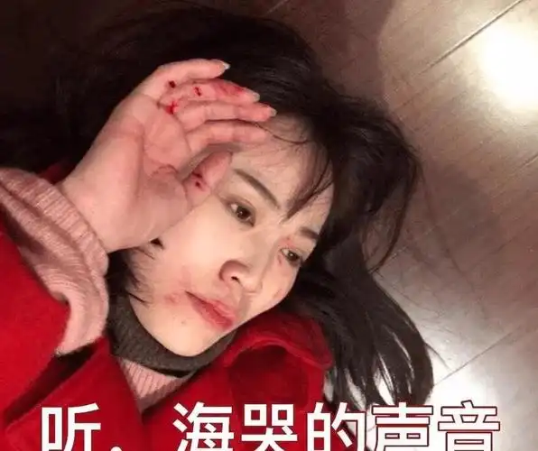 被拿来做表情包也是妥妥的.时尚芭莎的封面足以以假乱真.