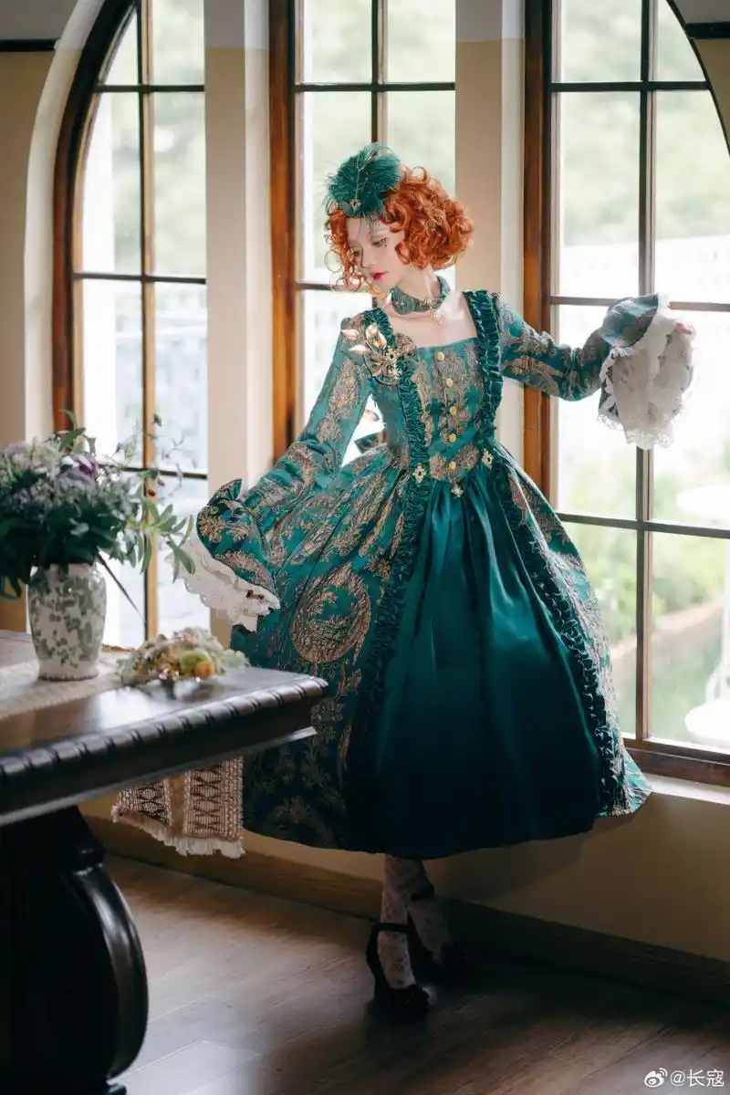 被"宫廷风"洛丽塔美到了,优雅又贵气,谁穿谁秒变欧洲贵族家大小姐!