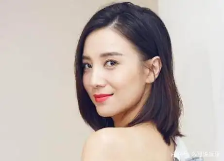 宋佳片场抽烟被曝光,双指夹烟动作熟练,一看就是老烟民