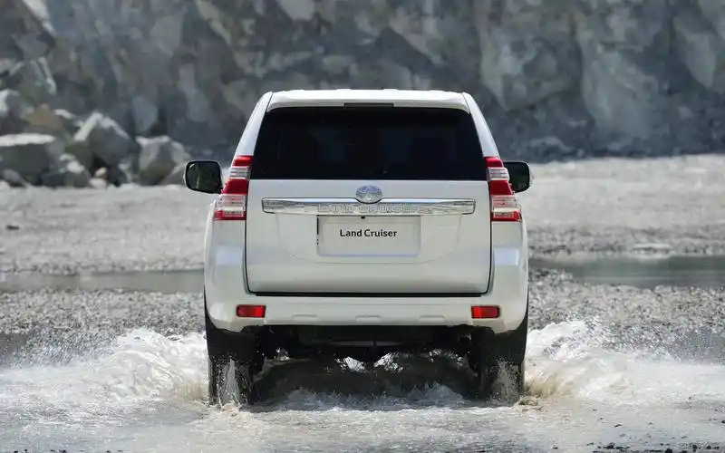 霸气的丰田普拉多越野车壁纸图片分享