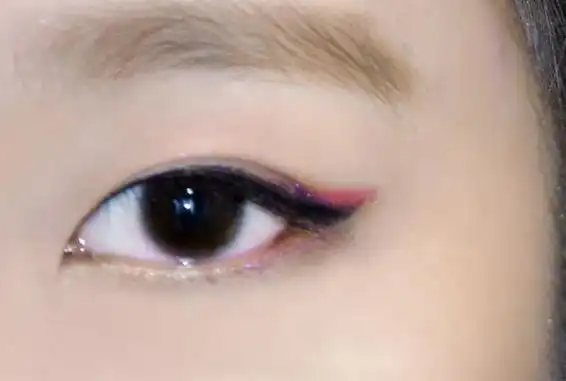 桃花眼的面相好吗?男女同理,长有此种眼型一定要注意了