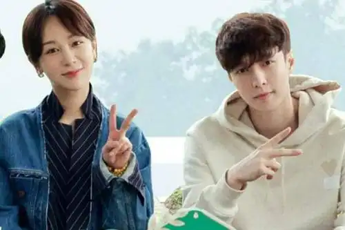 张艺兴杨紫称同款睡衣是巧合,甜蜜偷瞄寡言秒变话痨